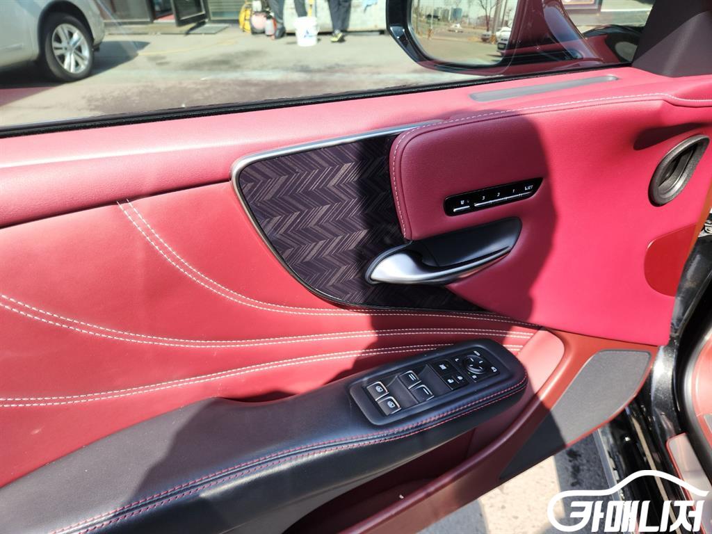 Lexus LS LS500h 3.5 Platinum AWD thumbnail 13