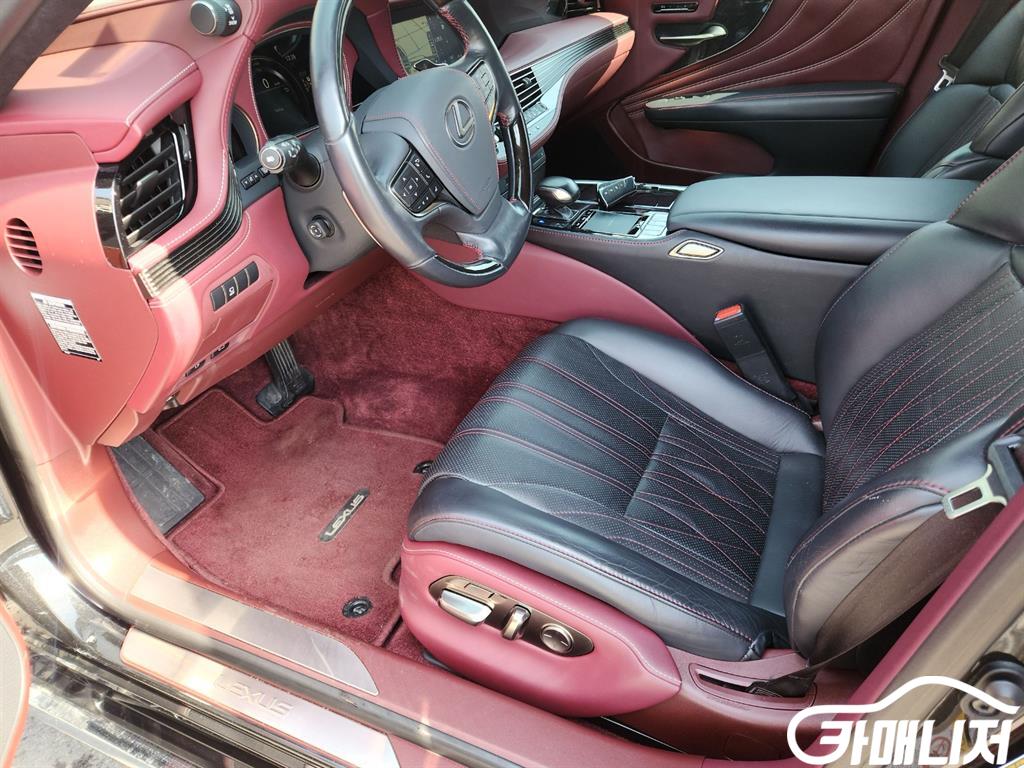 Lexus LS LS500h 3.5 Platinum AWD thumbnail 14