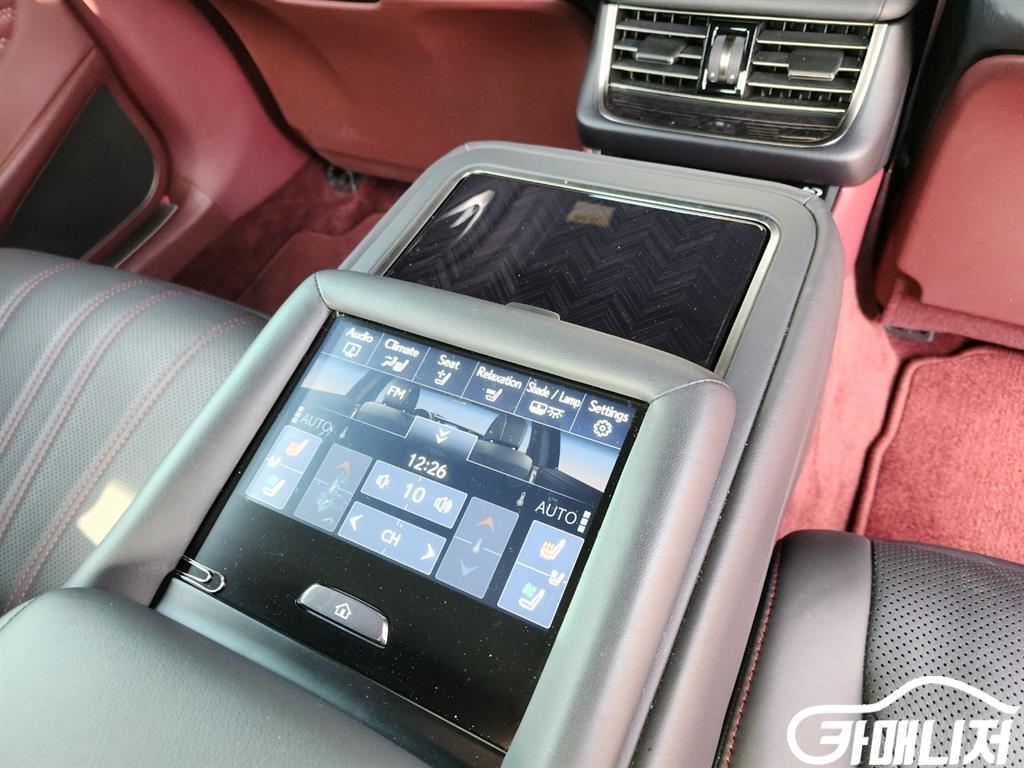 Lexus LS LS500h 3.5 Platinum AWD thumbnail 17