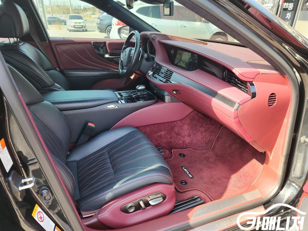 Lexus LS LS500h 3.5 Platinum AWD thumbnail 18