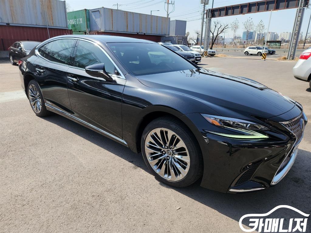 Lexus LS LS500h 3.5 Platinum AWD thumbnail 3