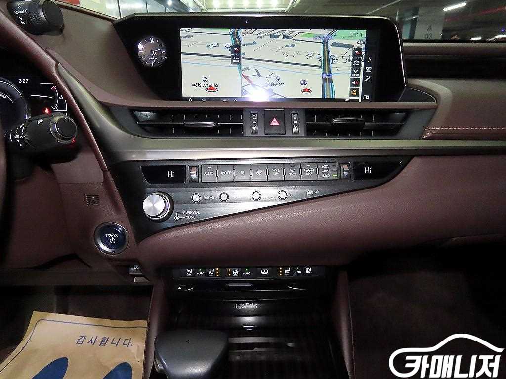 Lexus ES ES300h 7th Gen Executive thumbnail 11