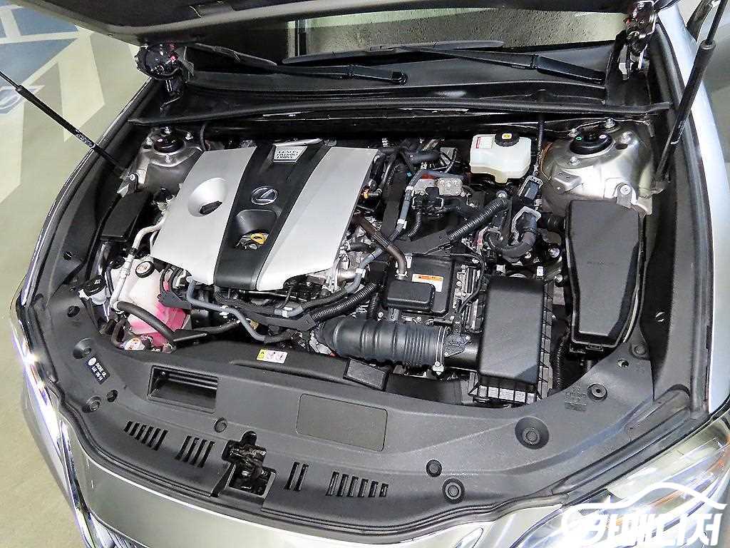 Lexus ES ES300h 7th Gen Executive thumbnail 19