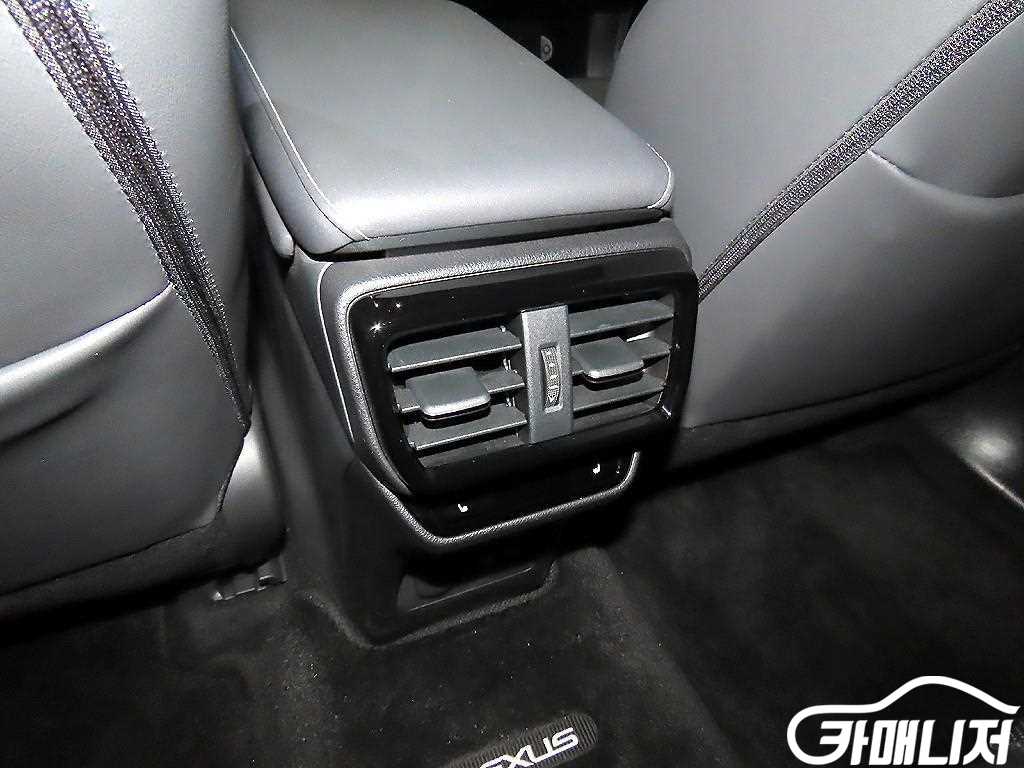 Lexus NX NX 350h Premium thumbnail 15