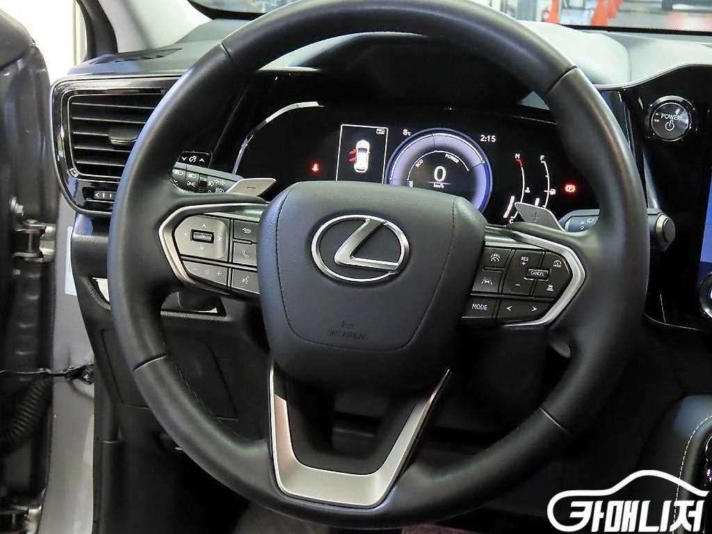 Lexus NX NX 350h Premium thumbnail 8