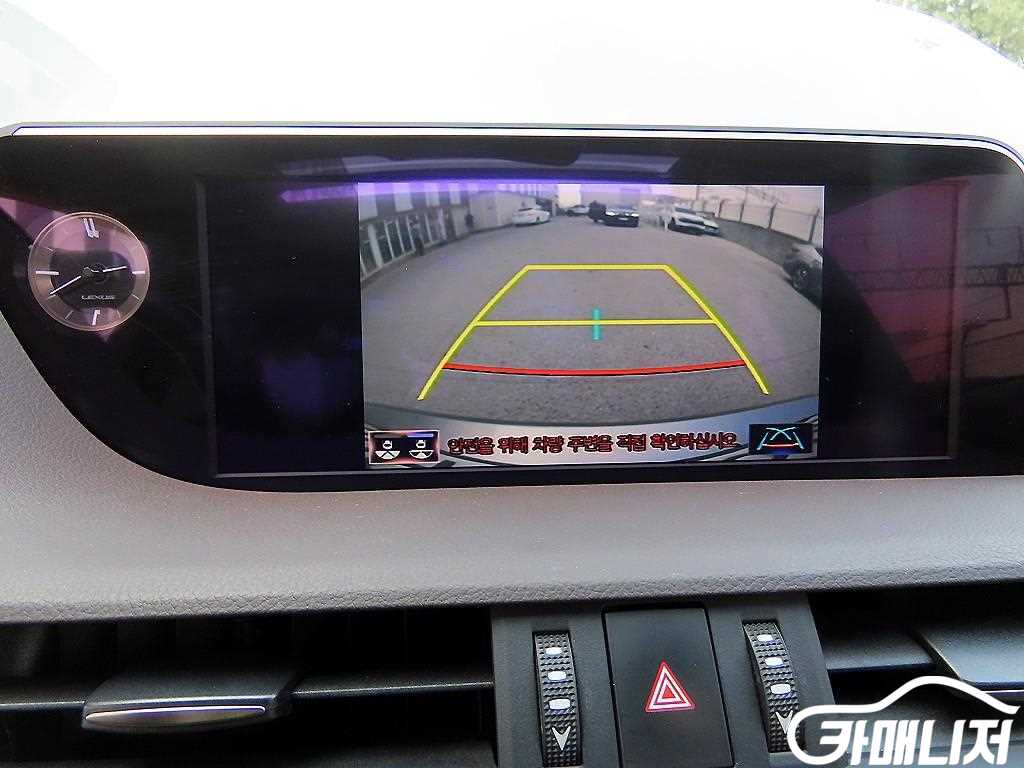 Lexus ES ES300h 7th Gen Luxury Peulreoseu thumbnail 14