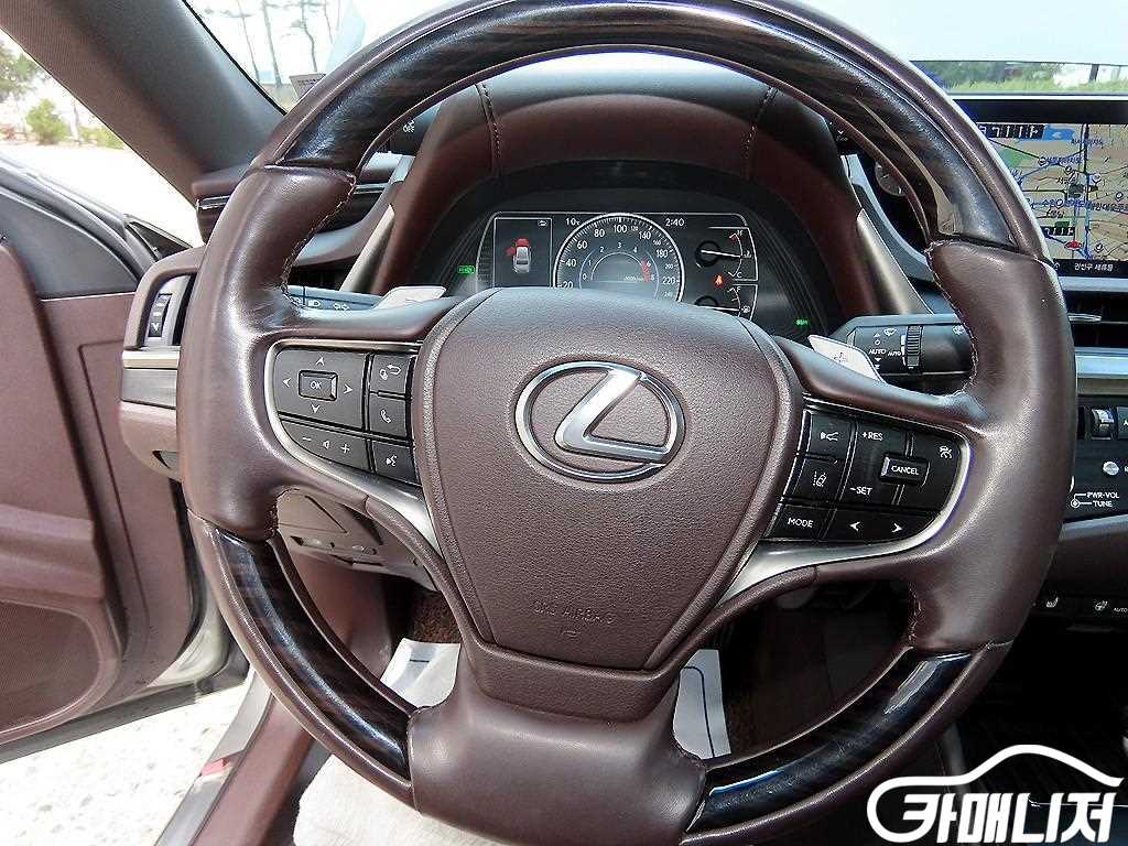 Lexus ES ES300h 7th Gen Luxury Peulreoseu thumbnail 8