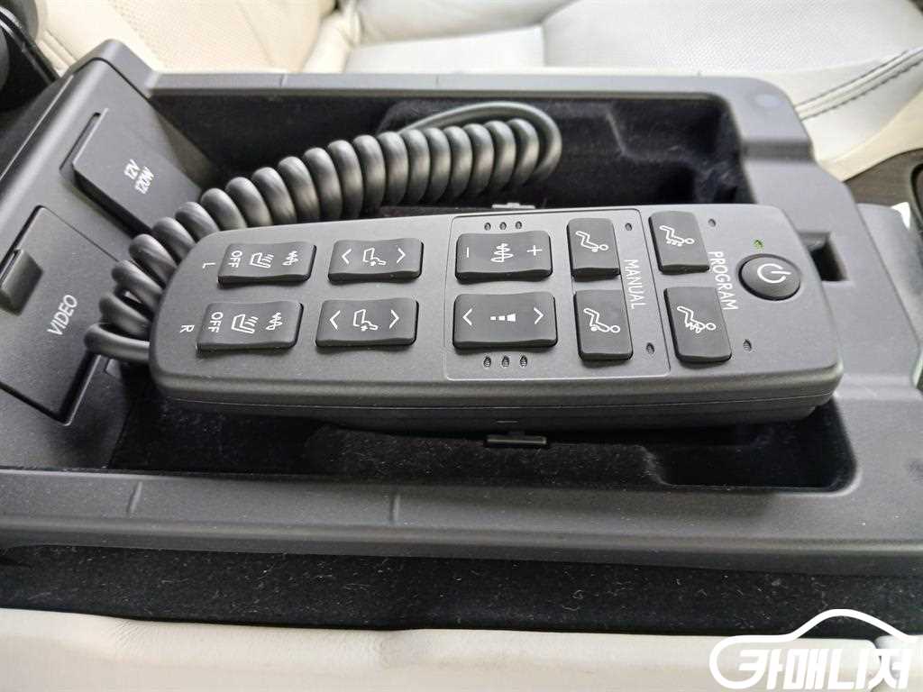 Lexus LS LS600hL 4-Seater thumbnail 13