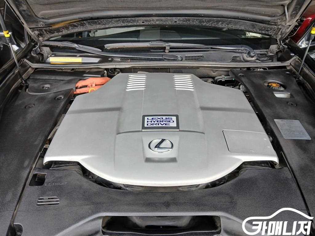 Lexus LS LS600hL 4-Seater thumbnail 14