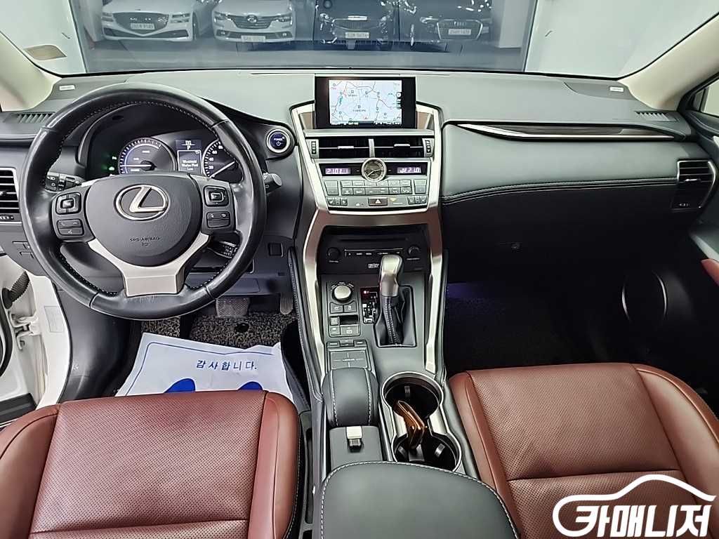 Lexus NX NX 300h Executive thumbnail 7