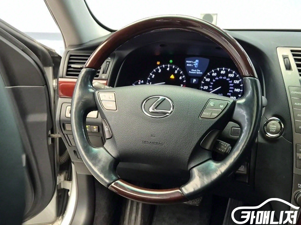 Lexus LS LS460 STD thumbnail 9