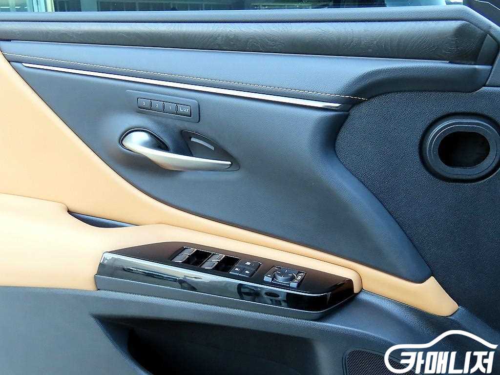 Lexus ES ES300h 7th Gen Luxury Peulreoseu thumbnail 11