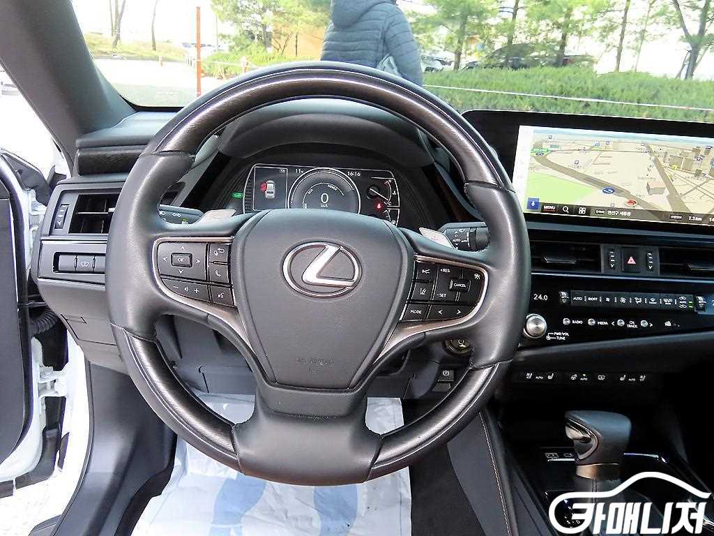 Lexus ES ES300h 7th Gen Luxury Peulreoseu thumbnail 8