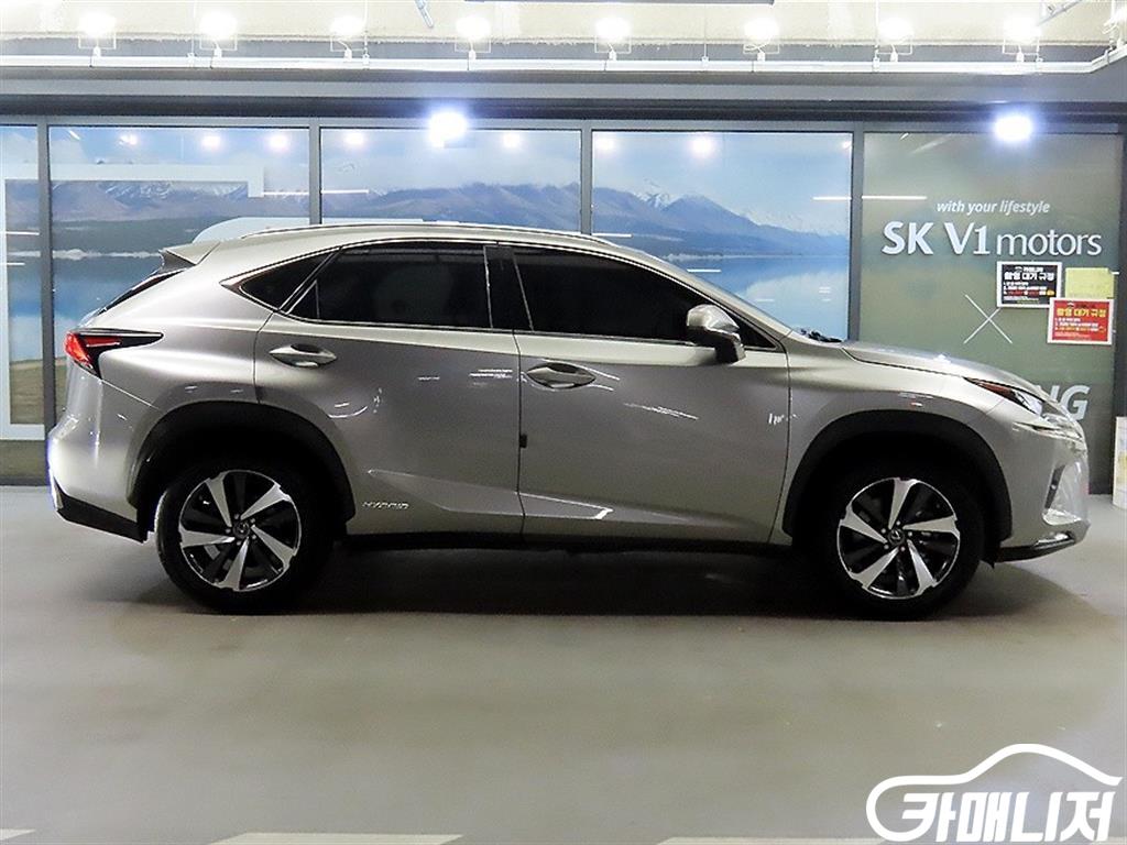 Lexus NX NX 300h Supreme thumbnail 3