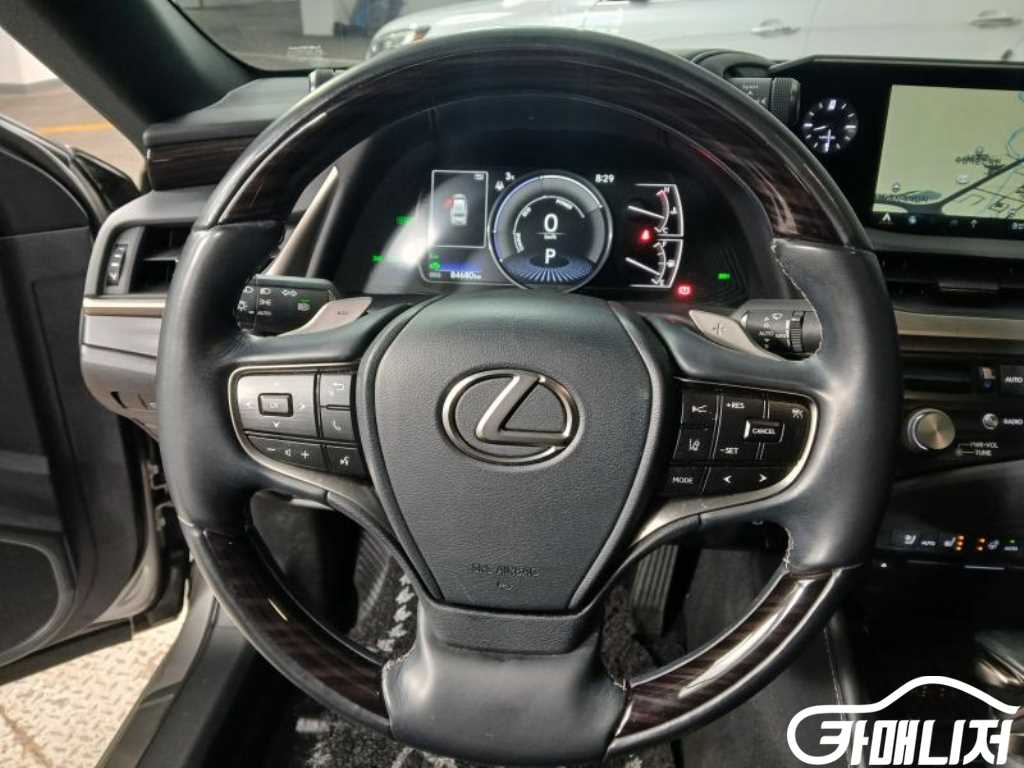 Lexus ES ES300h 7th Gen Luxury Peulreoseu thumbnail 6