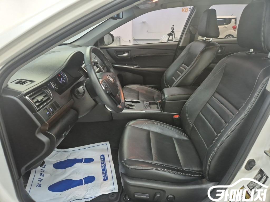 Toyota Camry 2.5 XLE thumbnail 11