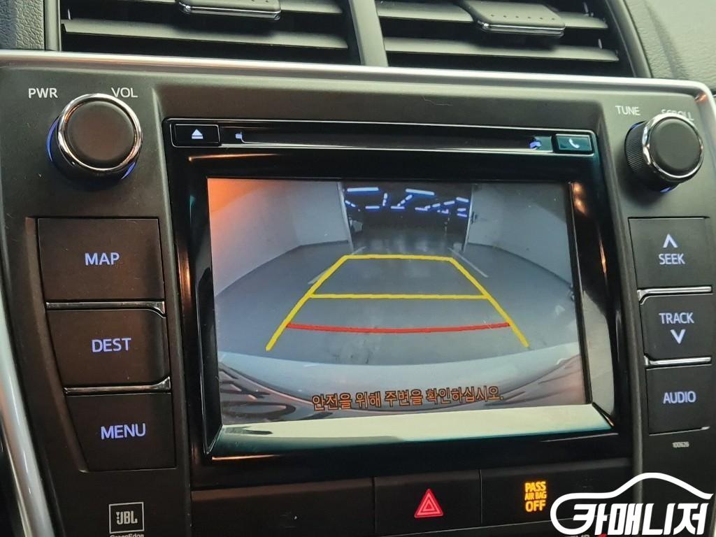 Toyota Camry 2.5 XLE thumbnail 15