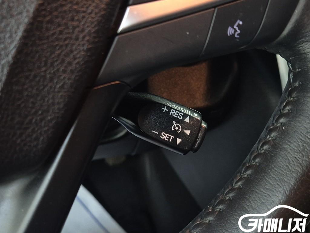 Toyota Camry 2.5 XLE thumbnail 16