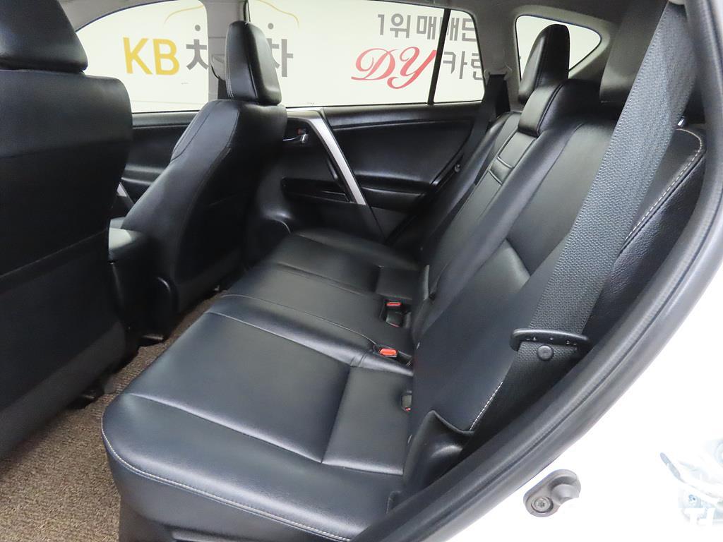 Toyota RAV4 Rabeu4 2.5 4WD Hybrid thumbnail 8