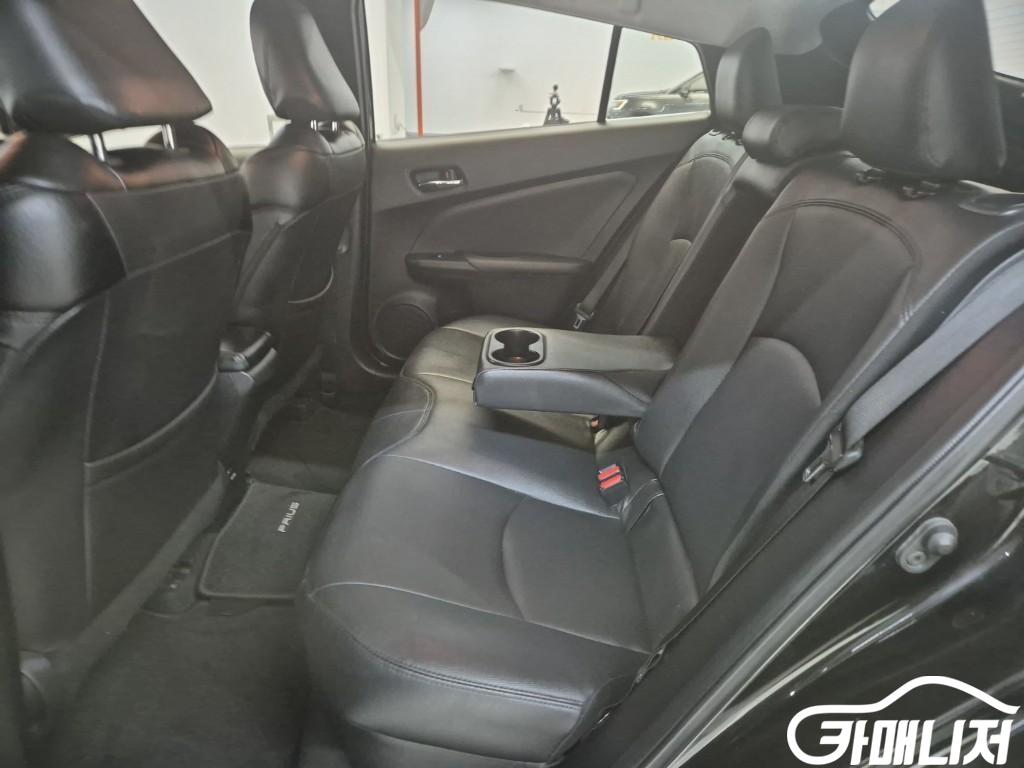 Toyota Prius Prius 4th Gen 1.8 E thumbnail 12