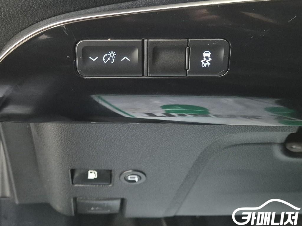 Toyota Prius Prius 4th Gen 1.8 E thumbnail 17