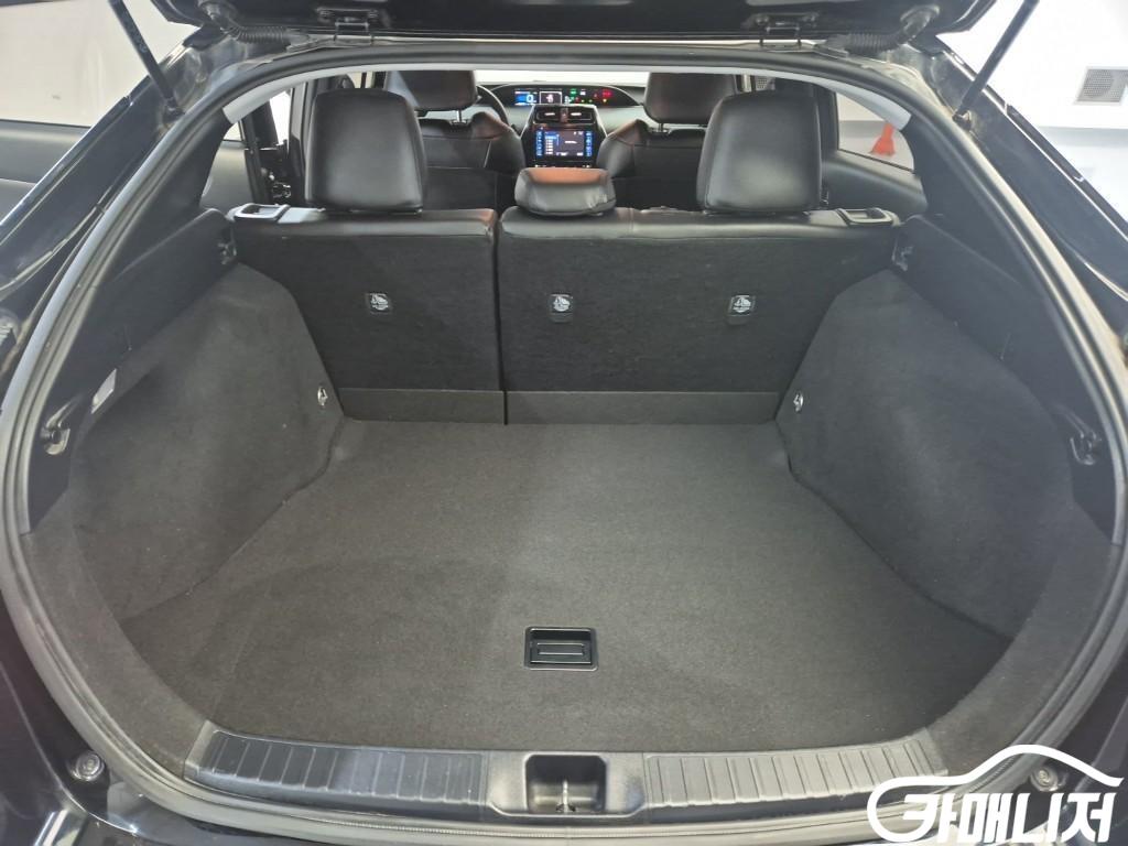 Toyota Prius Prius 4th Gen 1.8 E thumbnail 18