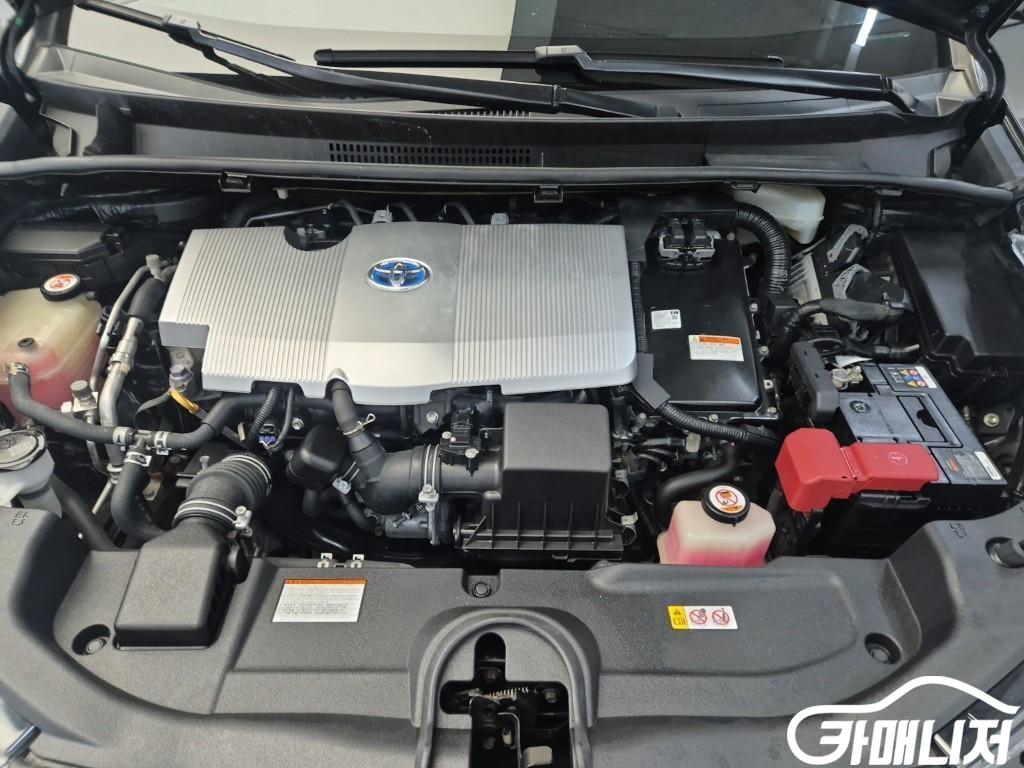 Toyota Prius Prius 4th Gen 1.8 E thumbnail 5