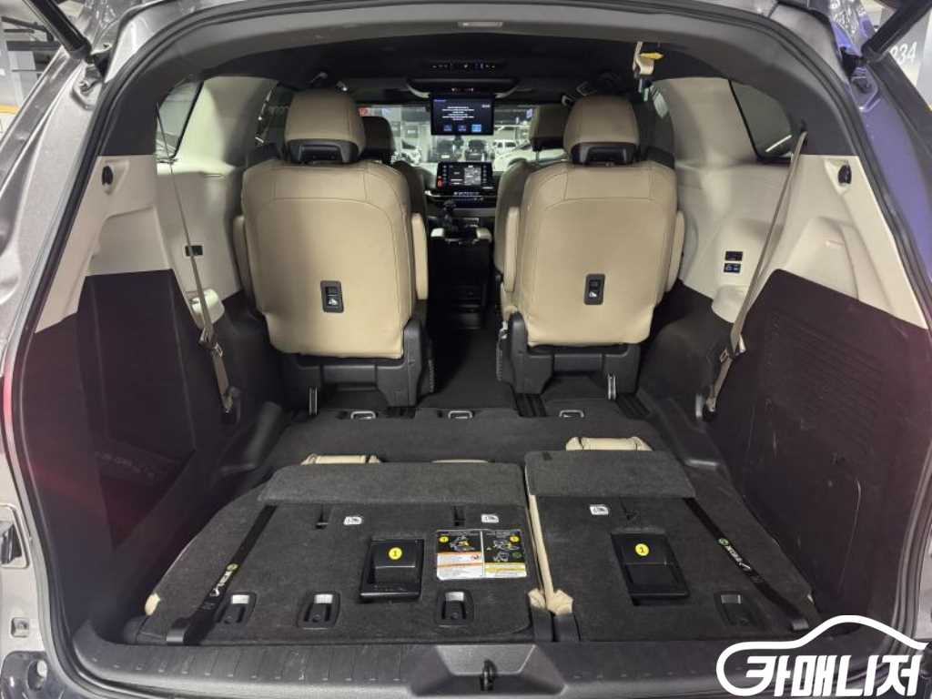 Toyota Sienna 2.5 2WD Hybrid thumbnail 18