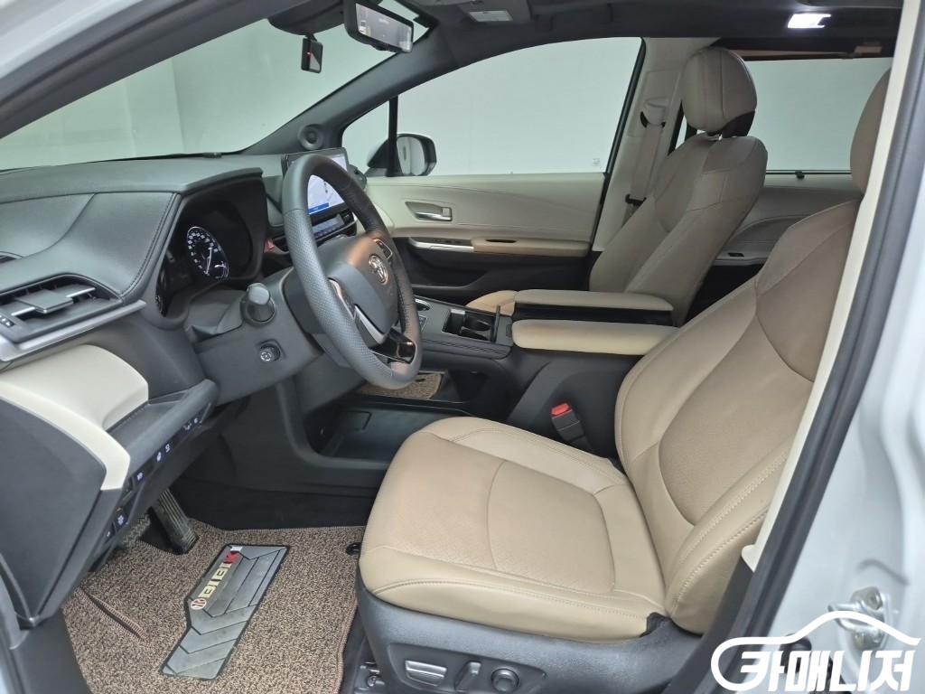 Toyota Sienna 2.5 2WD Hybrid thumbnail 10