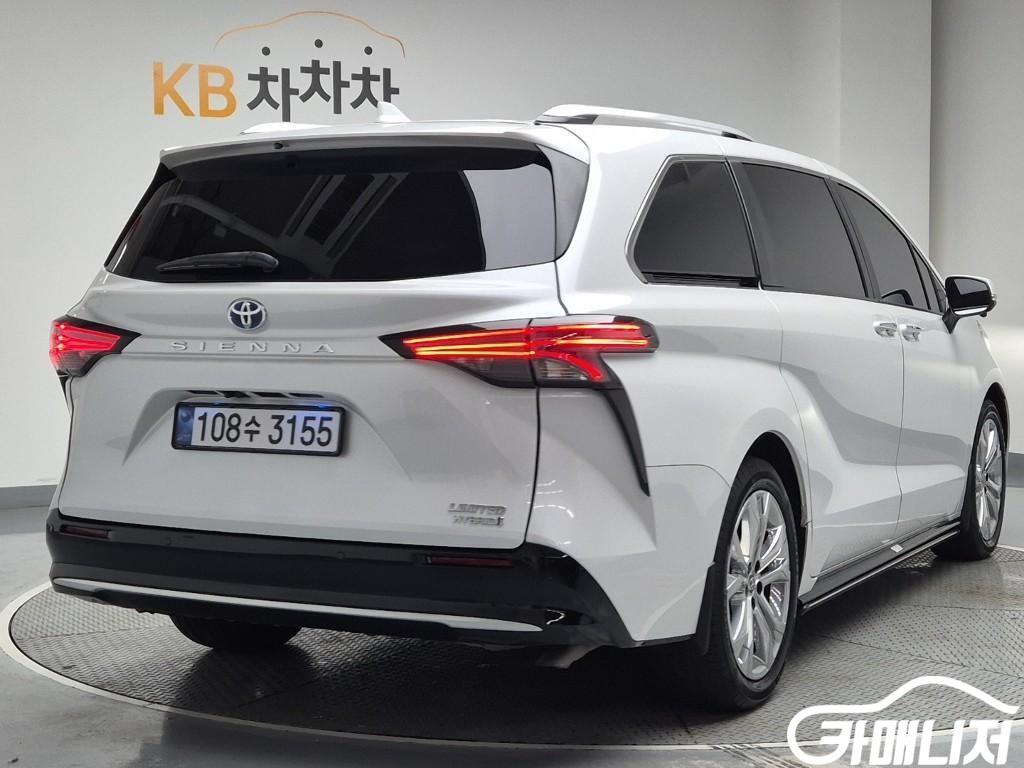 Toyota Sienna 2.5 2WD Hybrid thumbnail 3