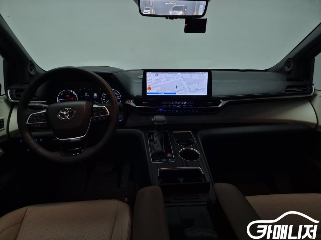 Toyota Sienna 2.5 2WD Hybrid thumbnail 6