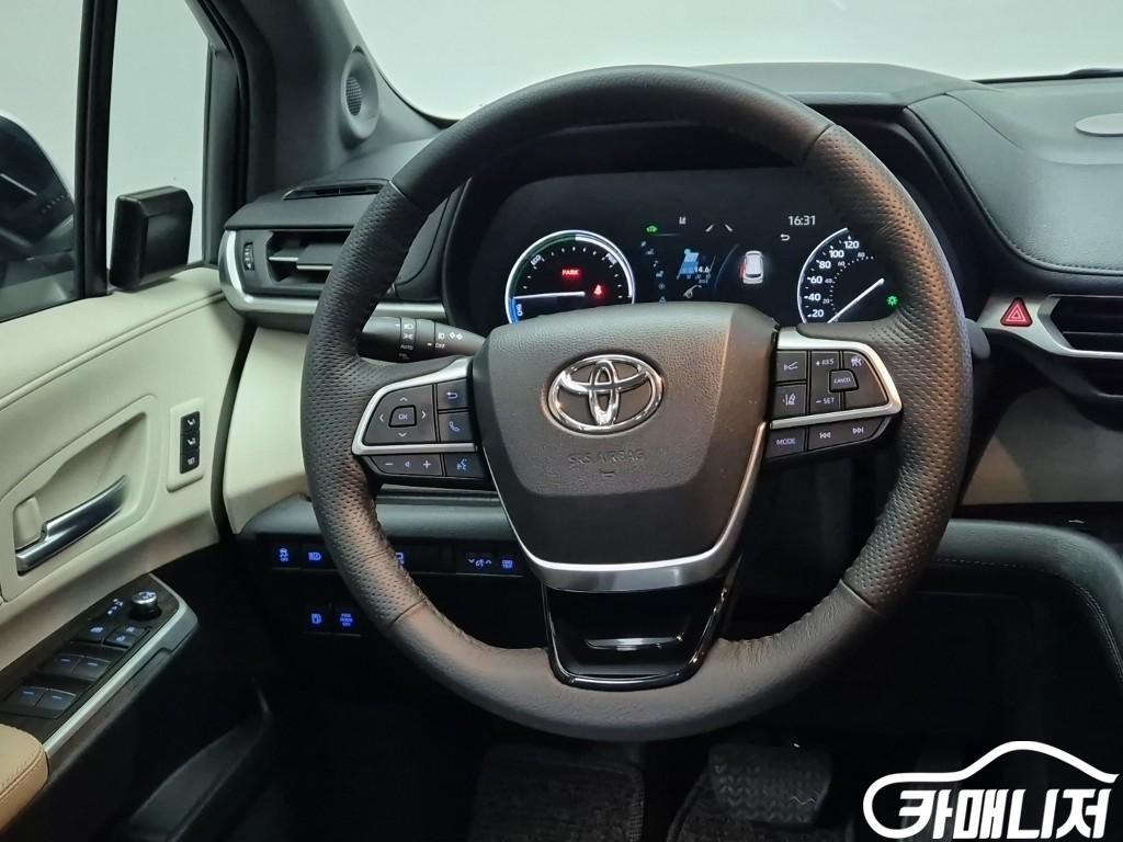 Toyota Sienna 2.5 2WD Hybrid thumbnail 8
