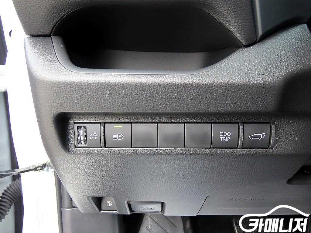 Toyota RAV4 2.5 2WD Hybrid XLE thumbnail 12