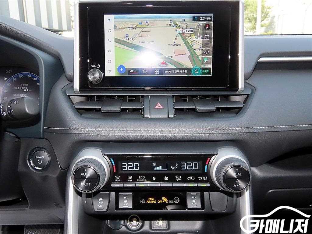 Toyota RAV4 2.5 2WD Hybrid XLE thumbnail 13