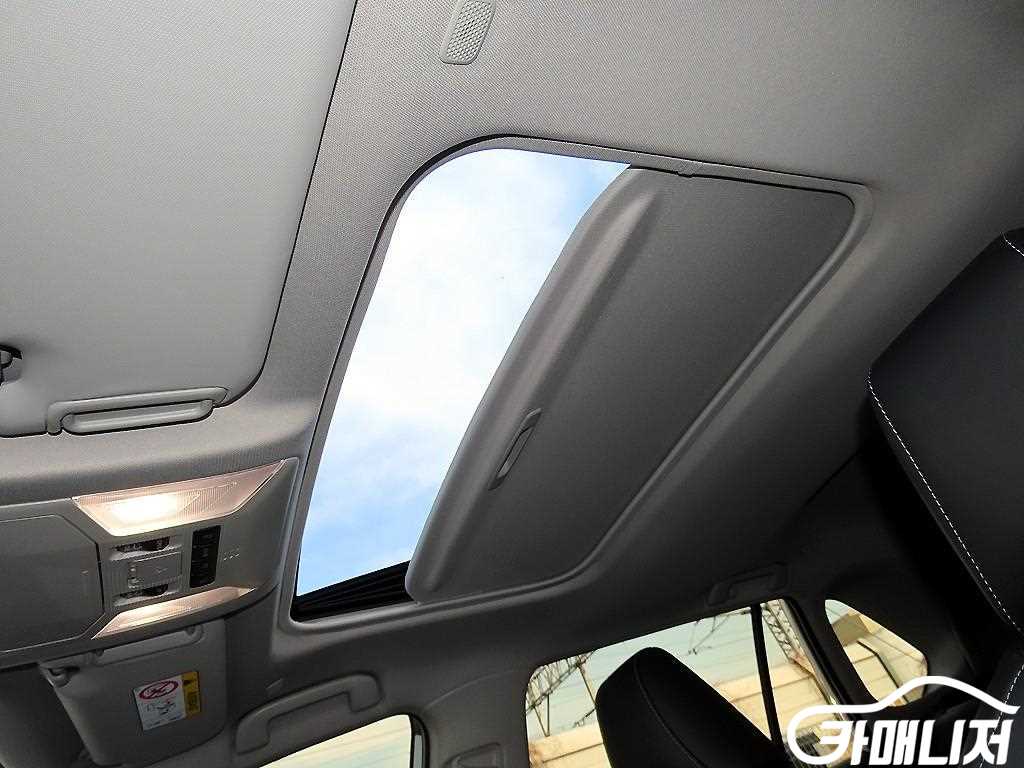 Toyota RAV4 2.5 2WD Hybrid XLE thumbnail 16