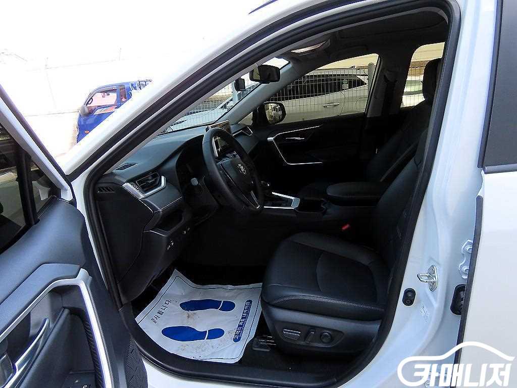 Toyota RAV4 2.5 2WD Hybrid XLE thumbnail 5