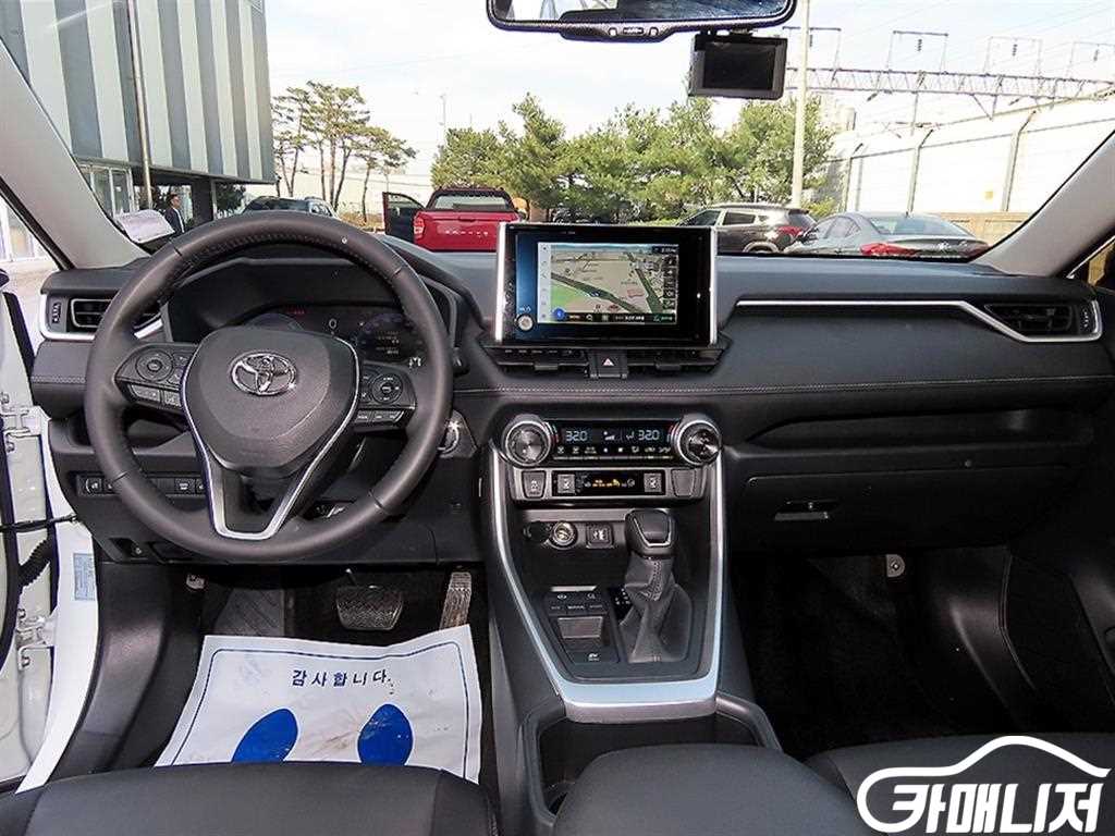 Toyota RAV4 2.5 2WD Hybrid XLE thumbnail 7