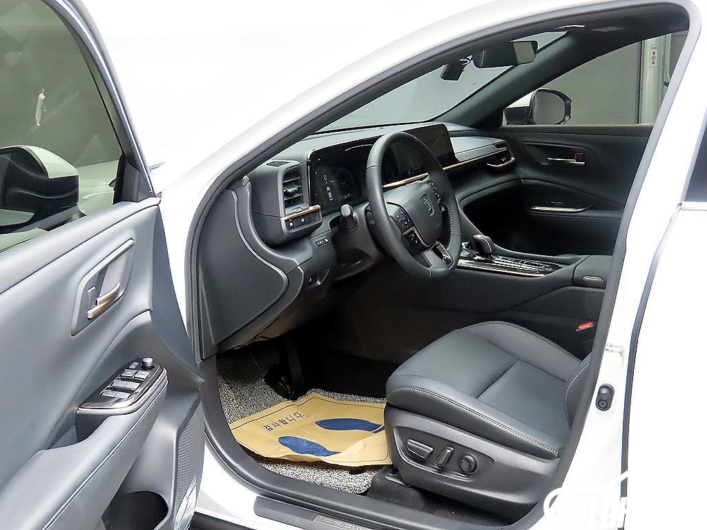 Toyota Crown Crown Crossover 2.5 4WD Hybrid thumbnail 5