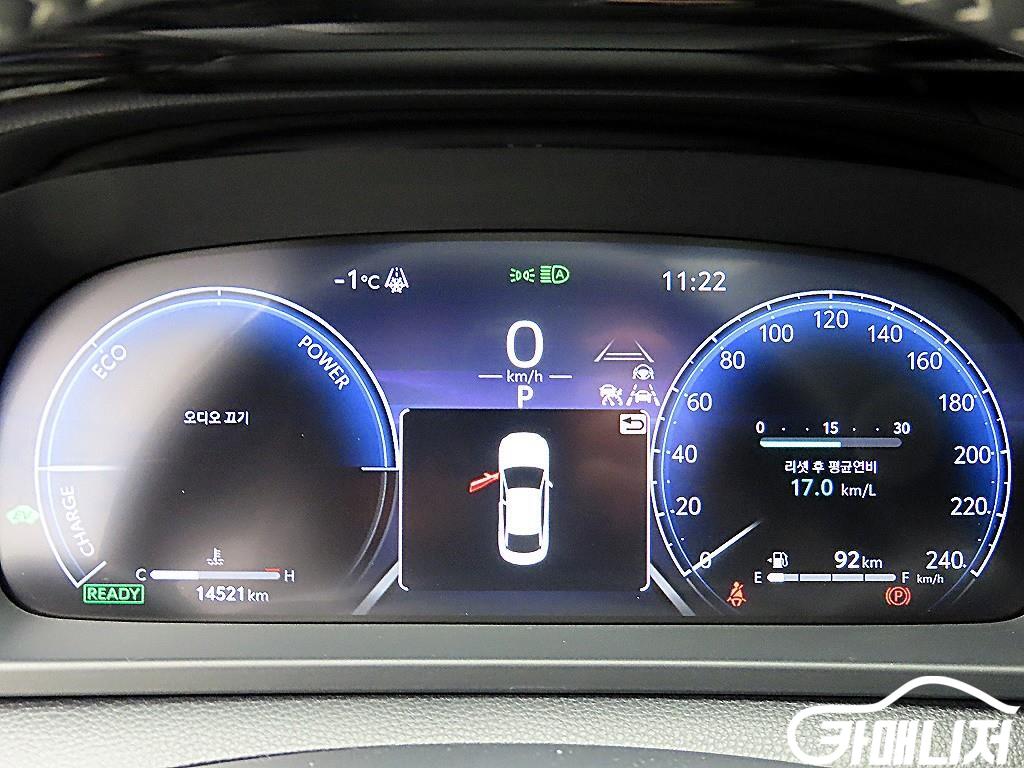 Toyota Crown Crown Crossover 2.5 4WD Hybrid thumbnail 8