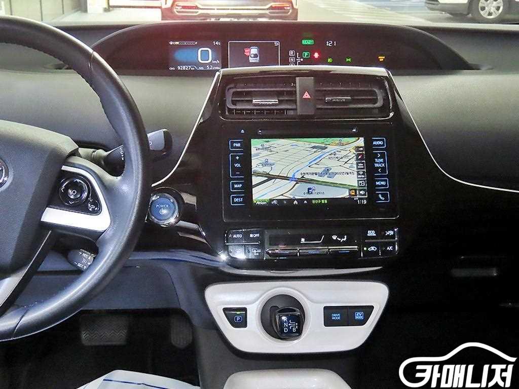 Toyota Prius Prius 4th Gen 1.8 E thumbnail 11