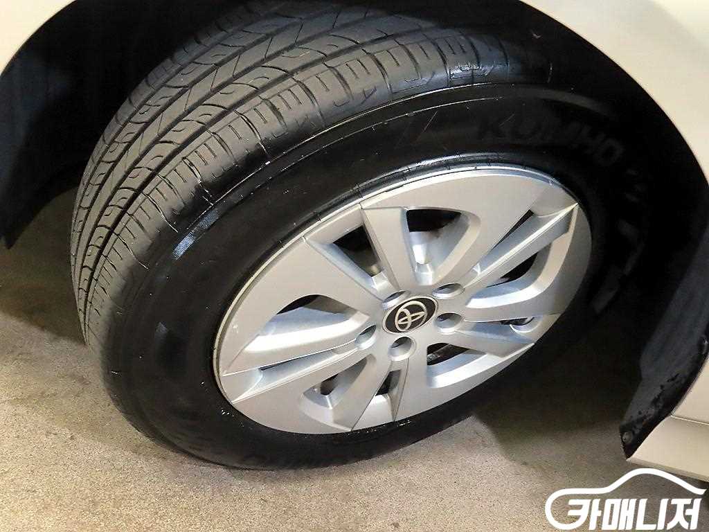 Toyota Prius Prius 4th Gen 1.8 E thumbnail 20