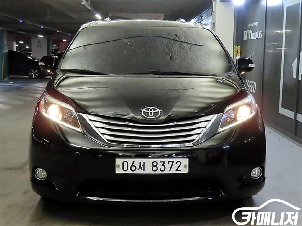 Toyota Sienna 3.5 AWD thumbnail 2