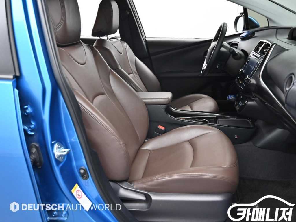 Toyota Prius Prius 4th Gen 1.8 thumbnail 10