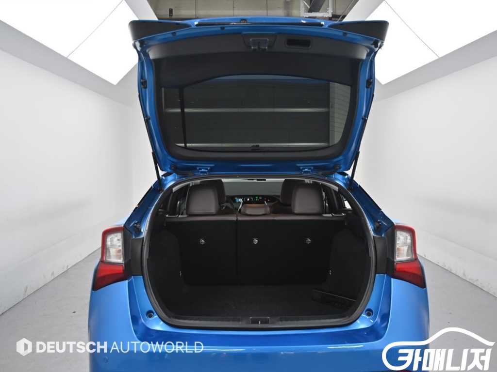 Toyota Prius Prius 4th Gen 1.8 thumbnail 19