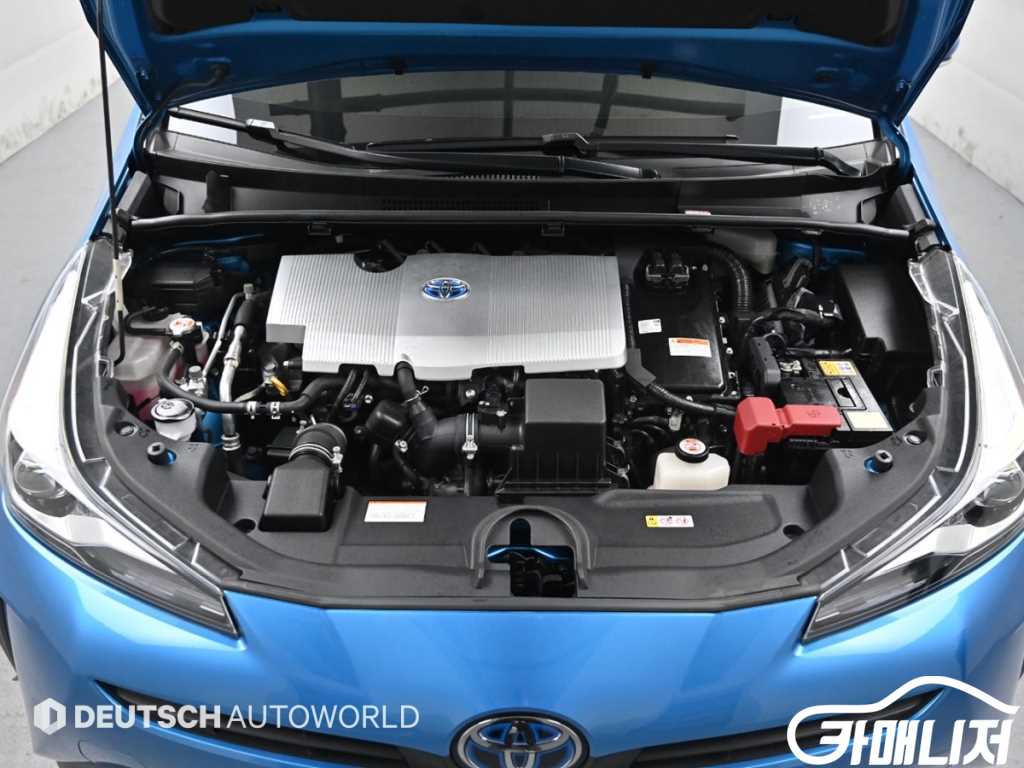 Toyota Prius Prius 4th Gen 1.8 thumbnail 6