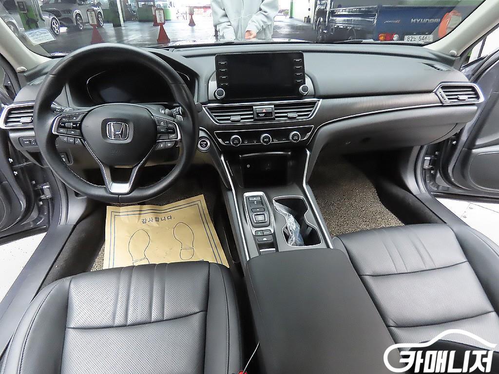Honda Accord 2.0 Hybrid Touring thumbnail 9