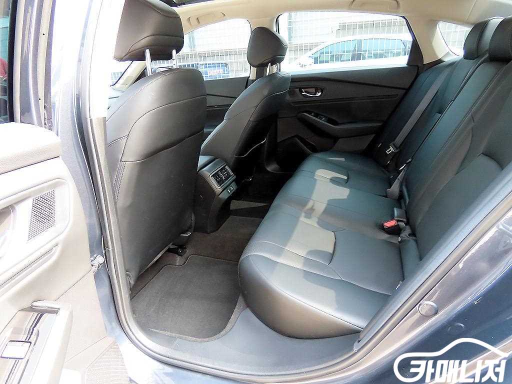 Honda Accord 2.0 Hybrid Touring thumbnail 6