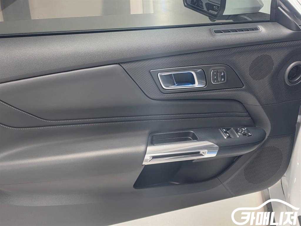 Ford Mustang Mustang 7th Gen 2.3 EcoBoost Premium Coupe thumbnail 15