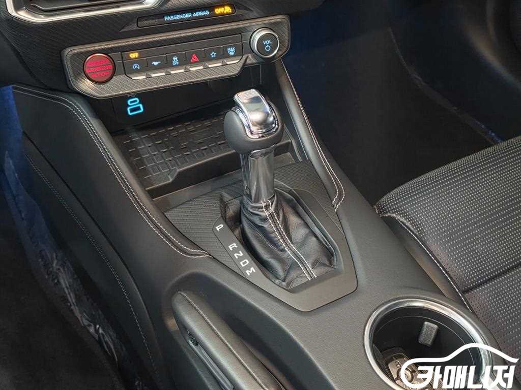 Ford Mustang Mustang 7th Gen 2.3 EcoBoost Premium Coupe thumbnail 9