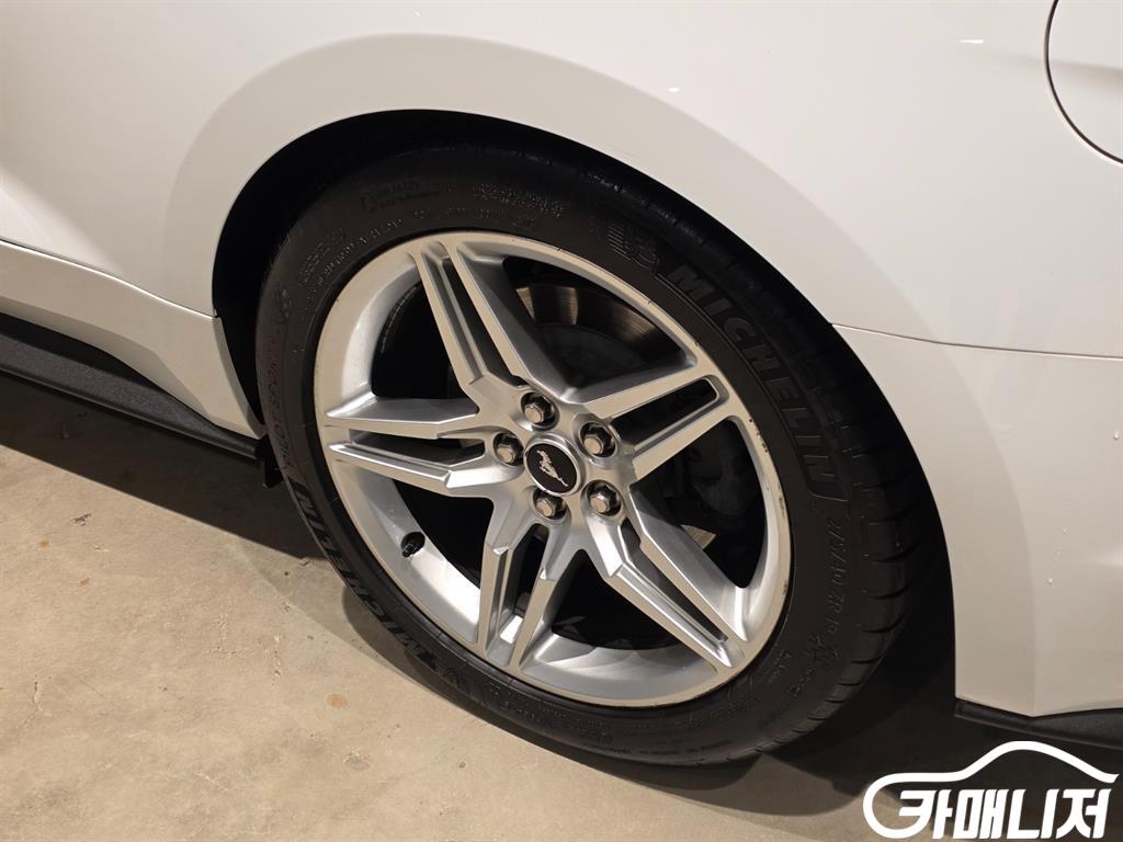 Ford Mustang Mustang 6th Gen 5.0 GT Convertible thumbnail 5